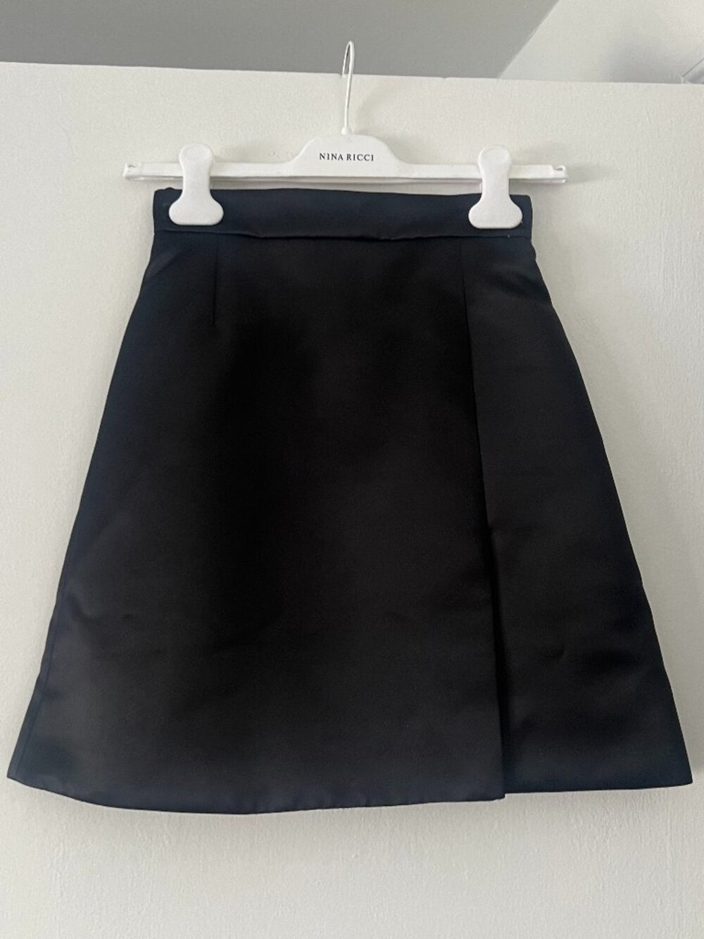 NWT Nina Ricci Black Satin Skirt, size 2 (orig $570)
